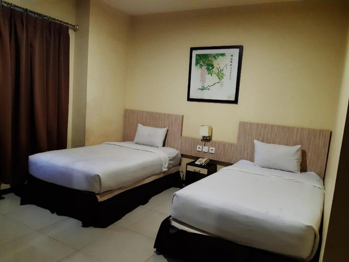 Agraha Andalas Hotel Makassar Exterior foto