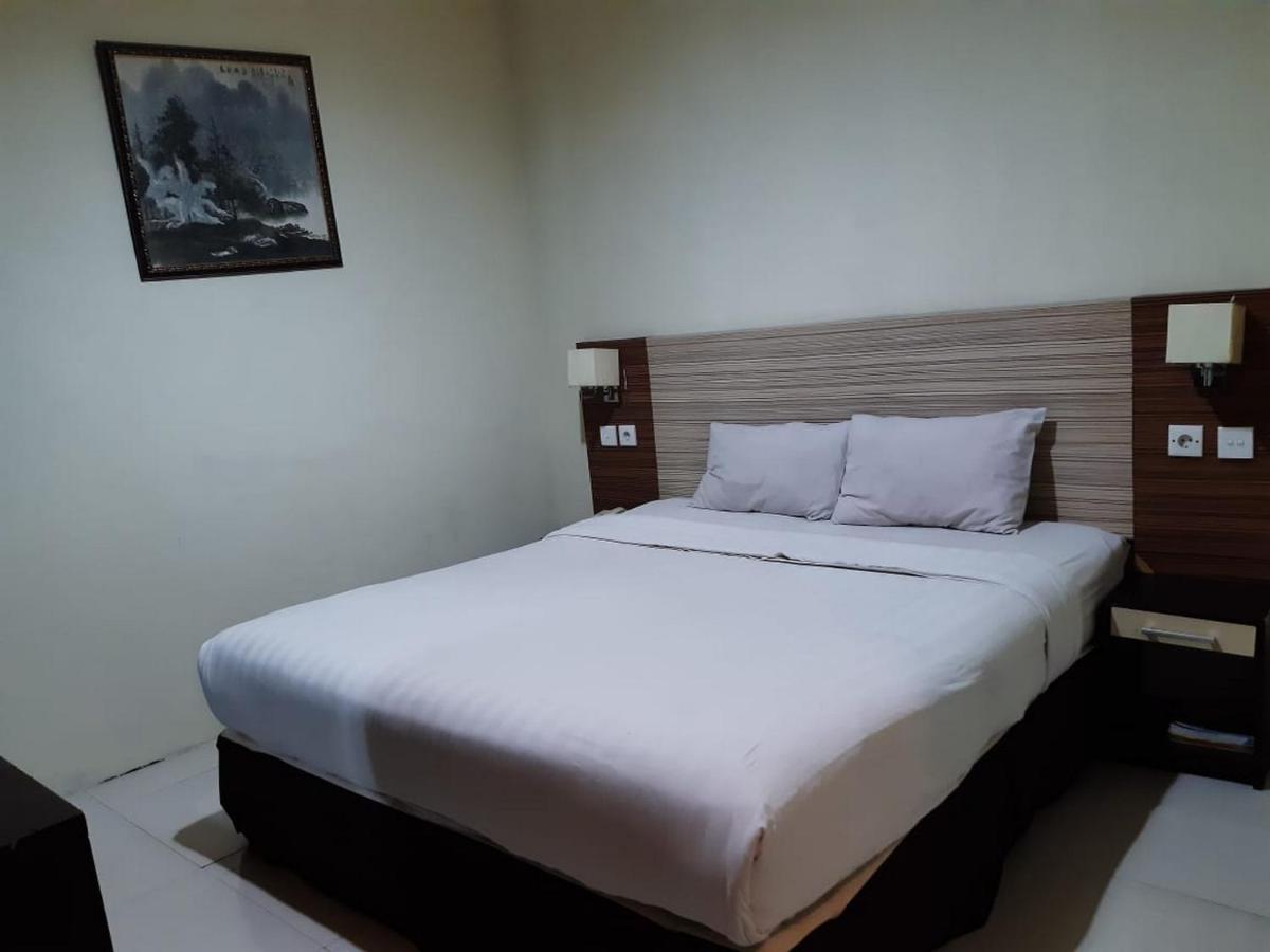 Agraha Andalas Hotel Makassar Exterior foto