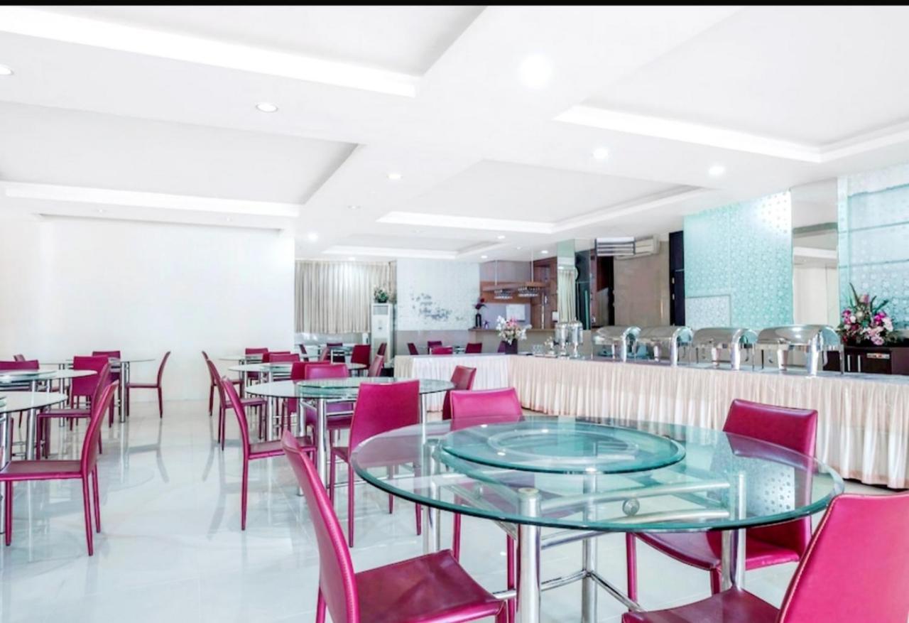 Agraha Andalas Hotel Makassar Exterior foto