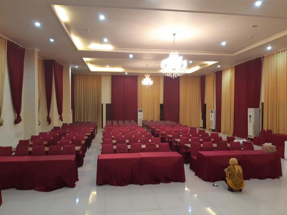 Agraha Andalas Hotel Makassar Exterior foto