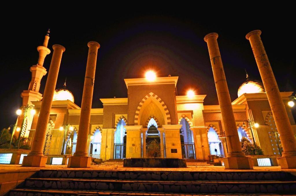 Agraha Andalas Hotel Makassar Exterior foto