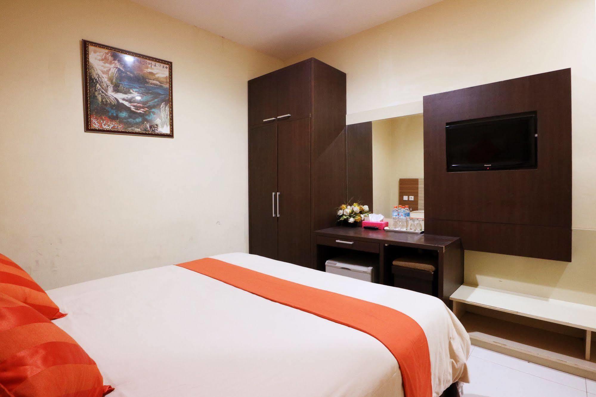 Agraha Andalas Hotel Makassar Exterior foto
