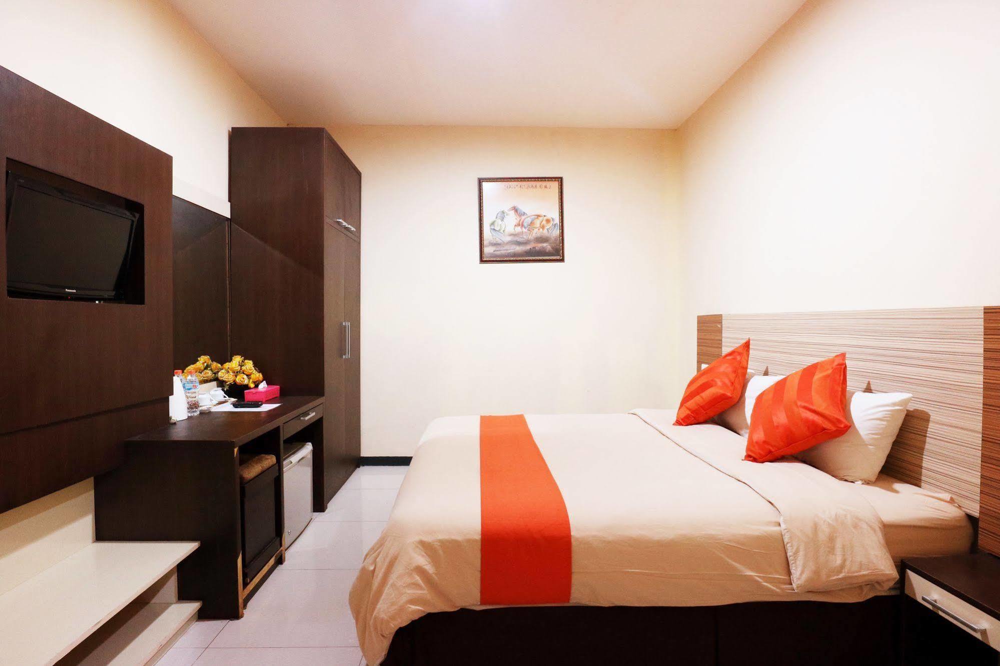 Agraha Andalas Hotel Makassar Exterior foto