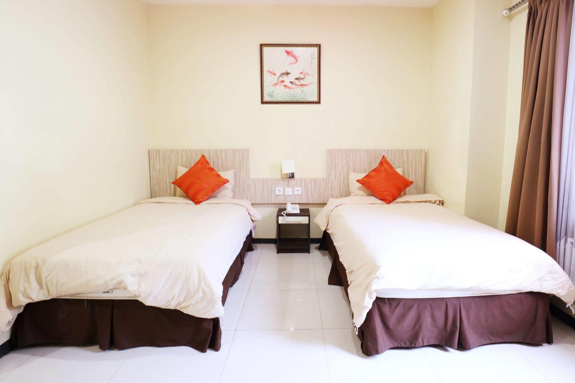 Agraha Andalas Hotel Makassar Exterior foto