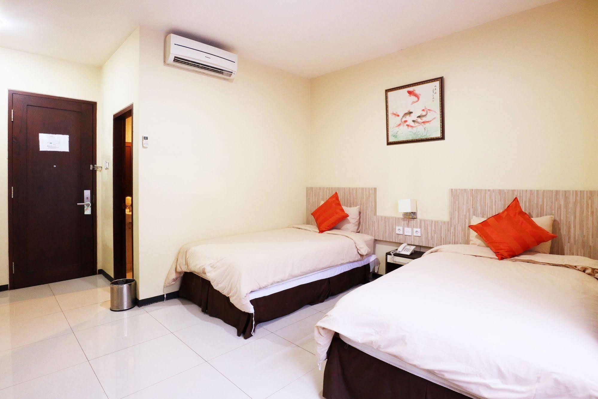 Agraha Andalas Hotel Makassar Exterior foto