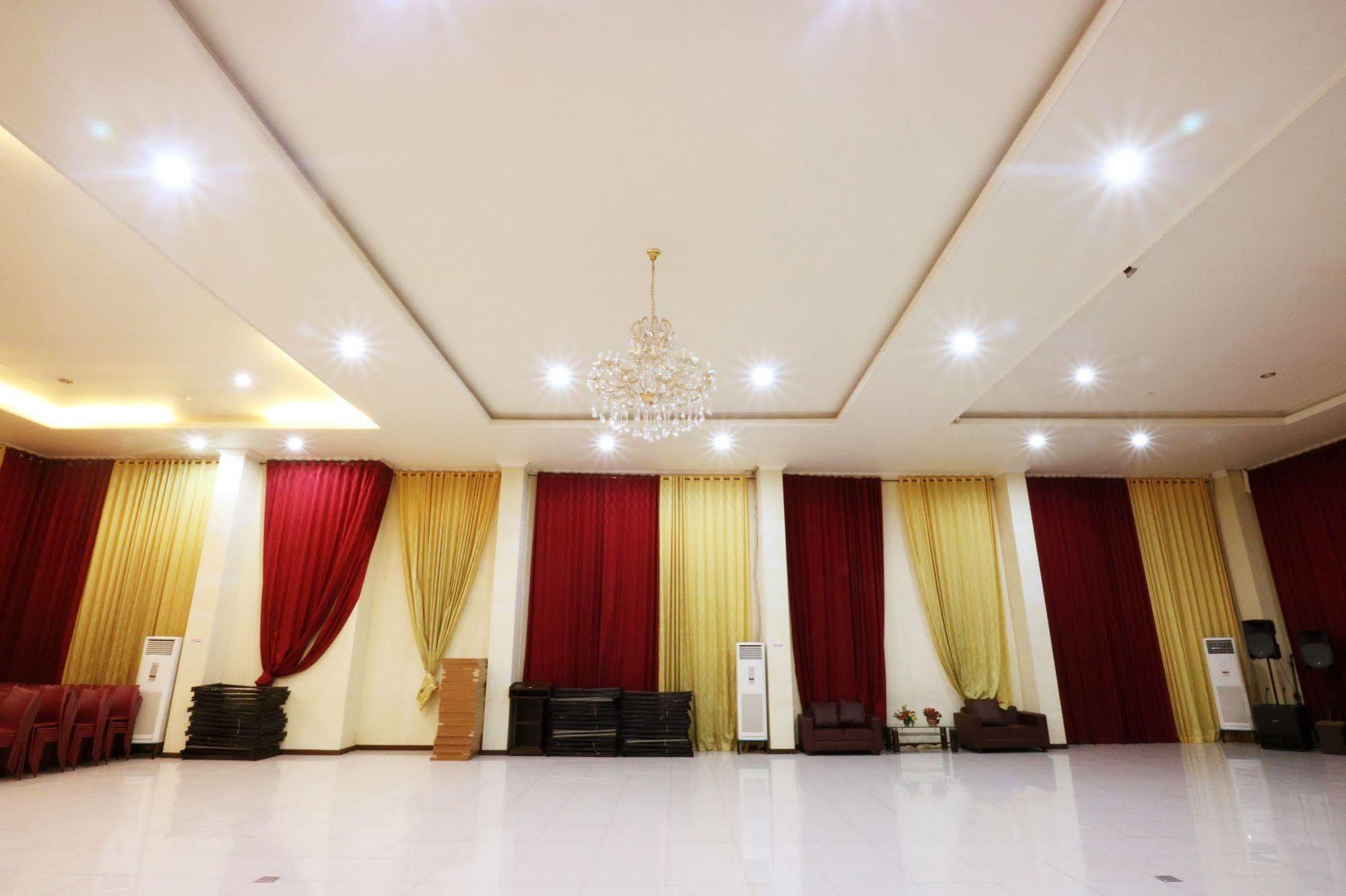 Agraha Andalas Hotel Makassar Exterior foto
