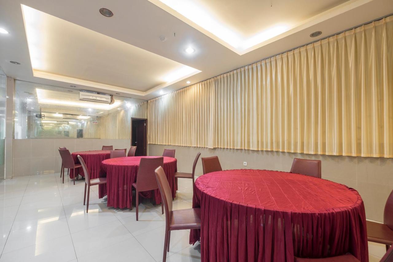 Agraha Andalas Hotel Makassar Exterior foto