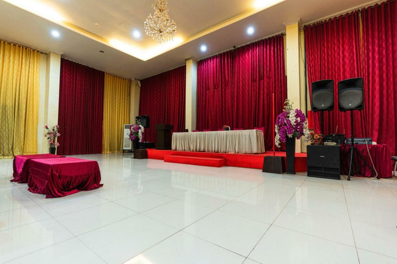Agraha Andalas Hotel Makassar Exterior foto