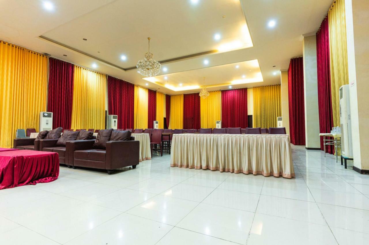 Agraha Andalas Hotel Makassar Exterior foto